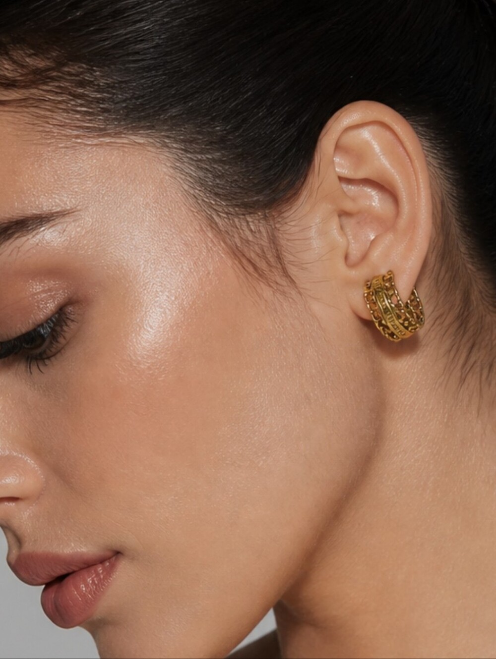 Gold Chain-Link Logo Hoop Earrings - Picture 2 of 5